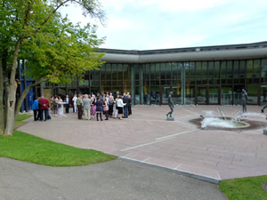 members gather for pre-dinner drinks